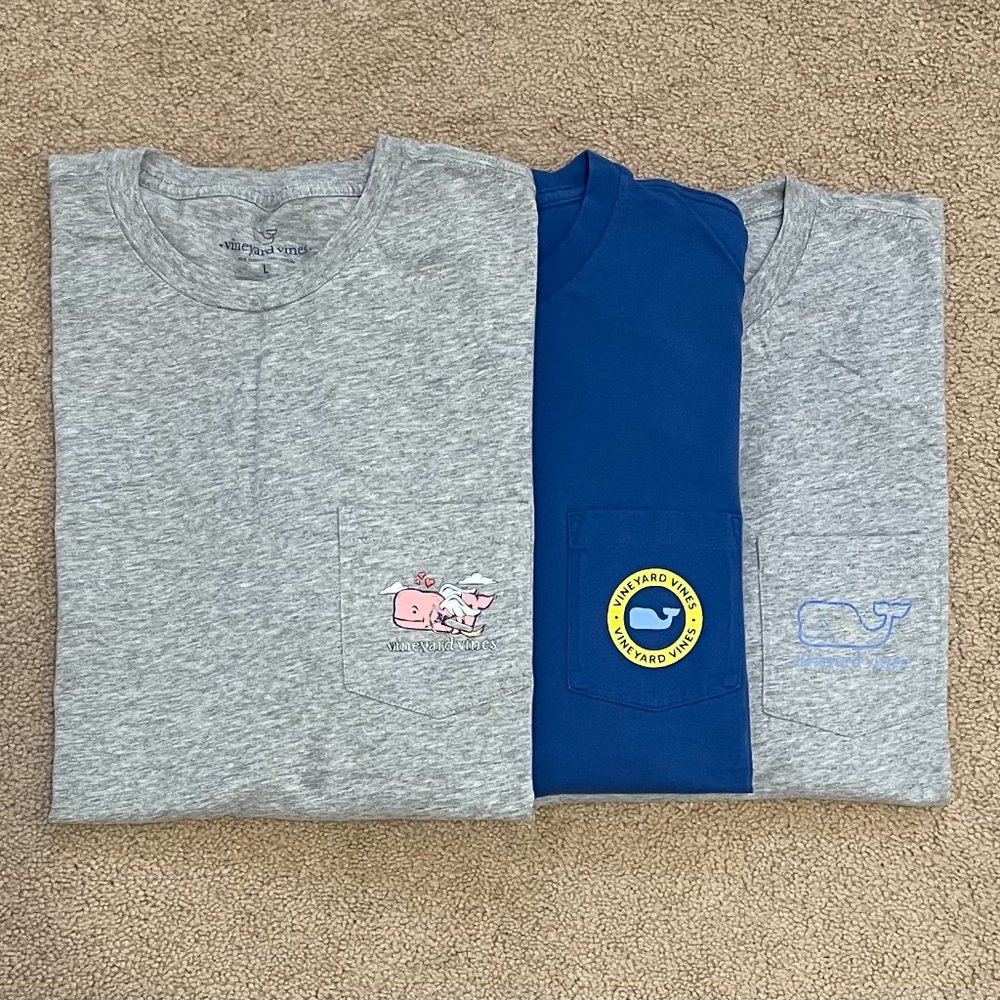 A SET OF 3 PRELOVED VINEYARD VINES LONG-SLEEVE MEN'S POCKET TEES